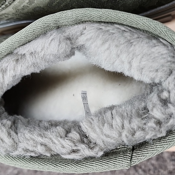 Ugg plush olive boots NWB size 9 - Picture 2 of 6
